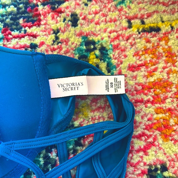 Victoria’s Secret Blue Push-up Bra! - Picture 3 of 3